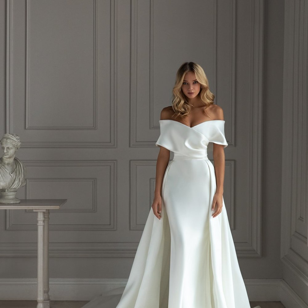 NWT - Jess - Eva Lendel Wedding Dress and Train